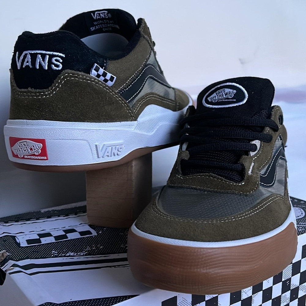 Vans Men’s Wayvee
Dark Olive
VN0A5JIADOL
Sneaker - Picture 9 of 16